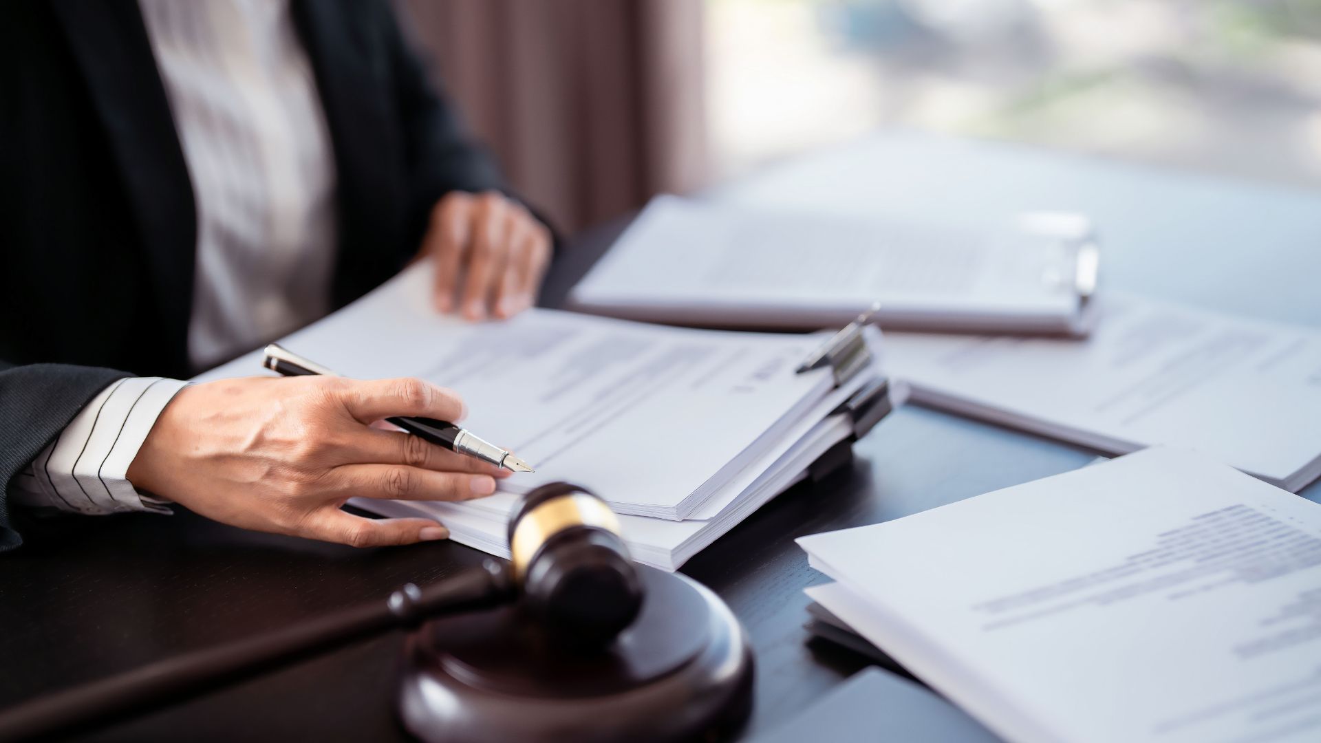 How to File a Lawsuit After a Semi Truck Collision in Massachusetts